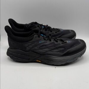HOKA SPEED GOAT 5 men’s 9.5 Black and Gray Athletic Shoes S23